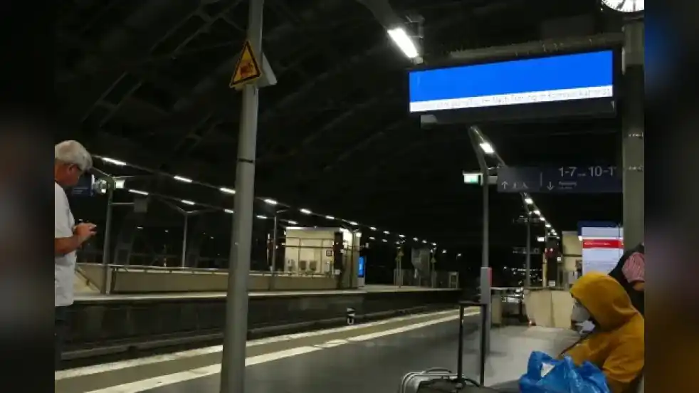 Almanya'da telsiz arızası: Ülke genelinde tren seferleri durduruldu
